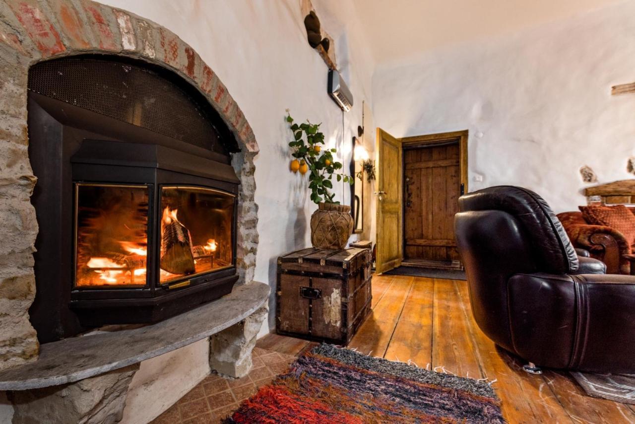 Historical Two-Bedroom Apartment With Sauna, Jacuzzi And Fireplace タリン エクステリア 写真